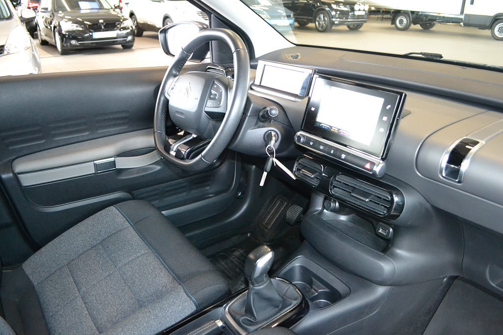 Vehicle Image 10