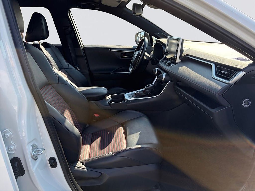 Vehicle Image 12