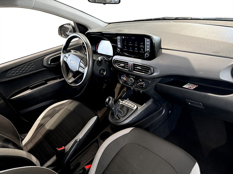 Vehicle Image 13
