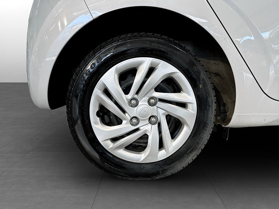 Vehicle Image 16