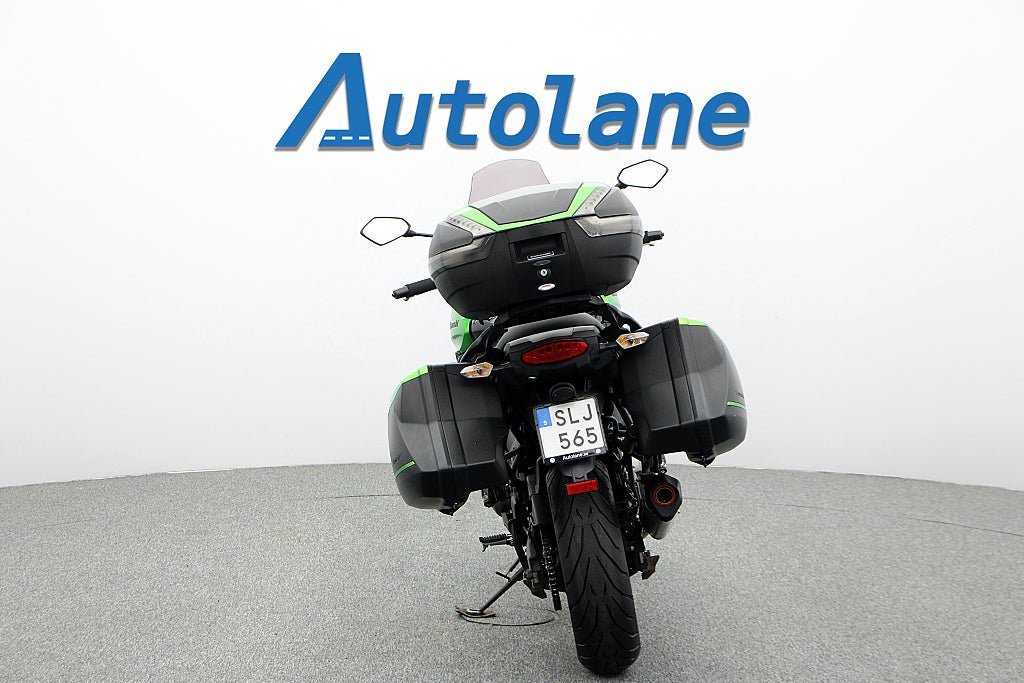 Vehicle Image 8