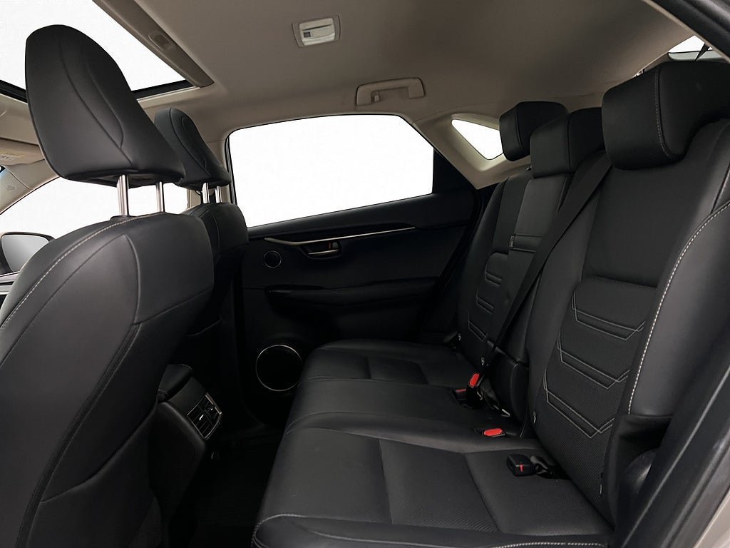 Vehicle Image 17