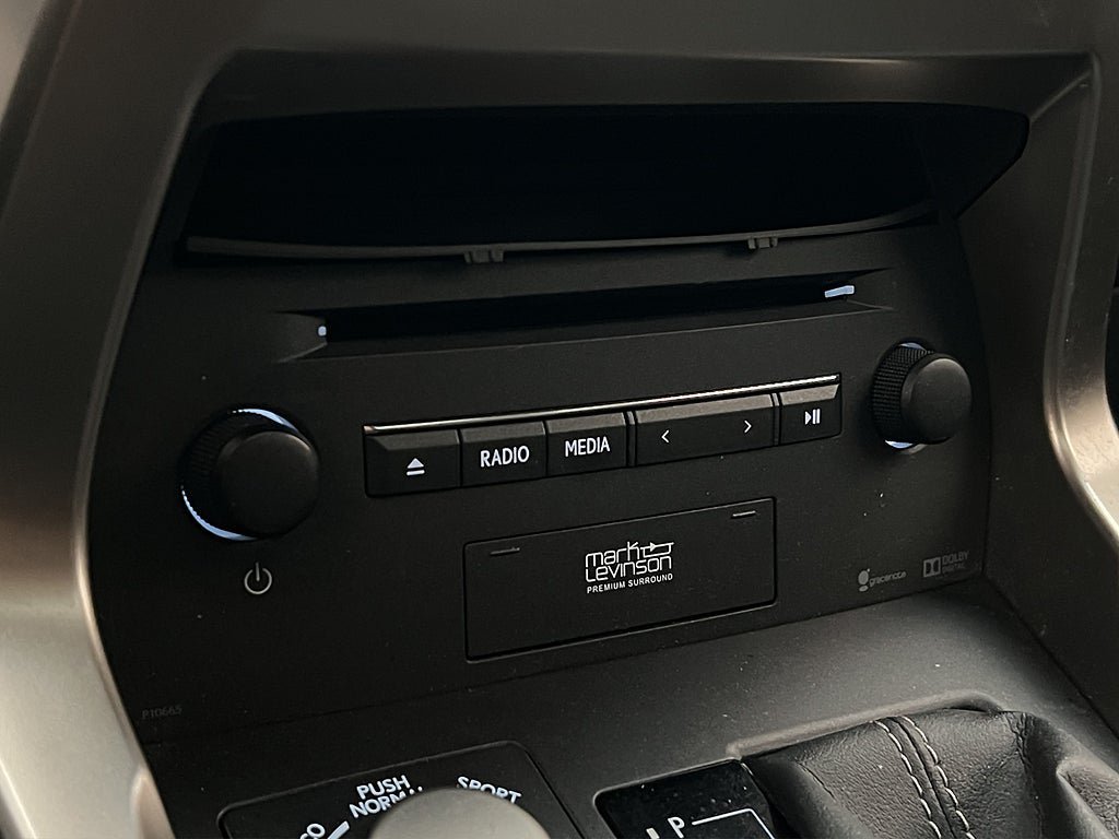 Vehicle Image 32