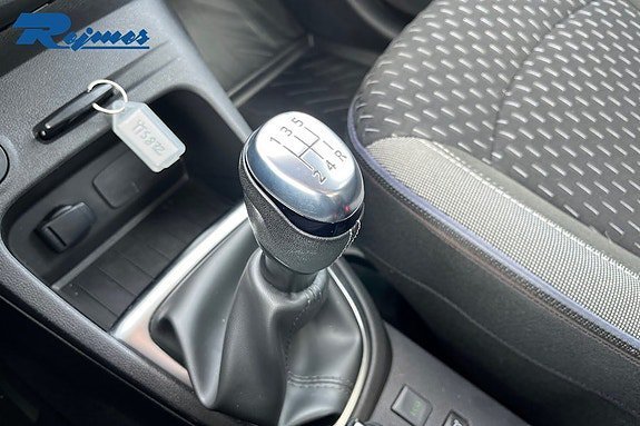 Vehicle Image 13