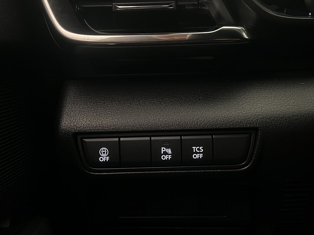 Vehicle Image 25