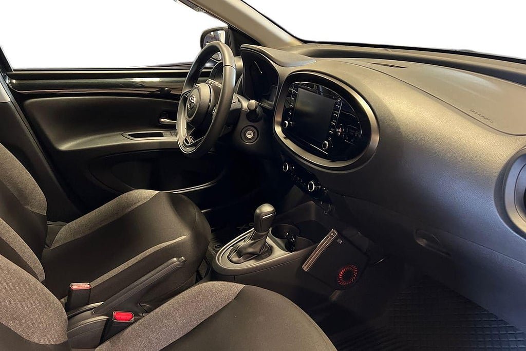 Vehicle Image 7
