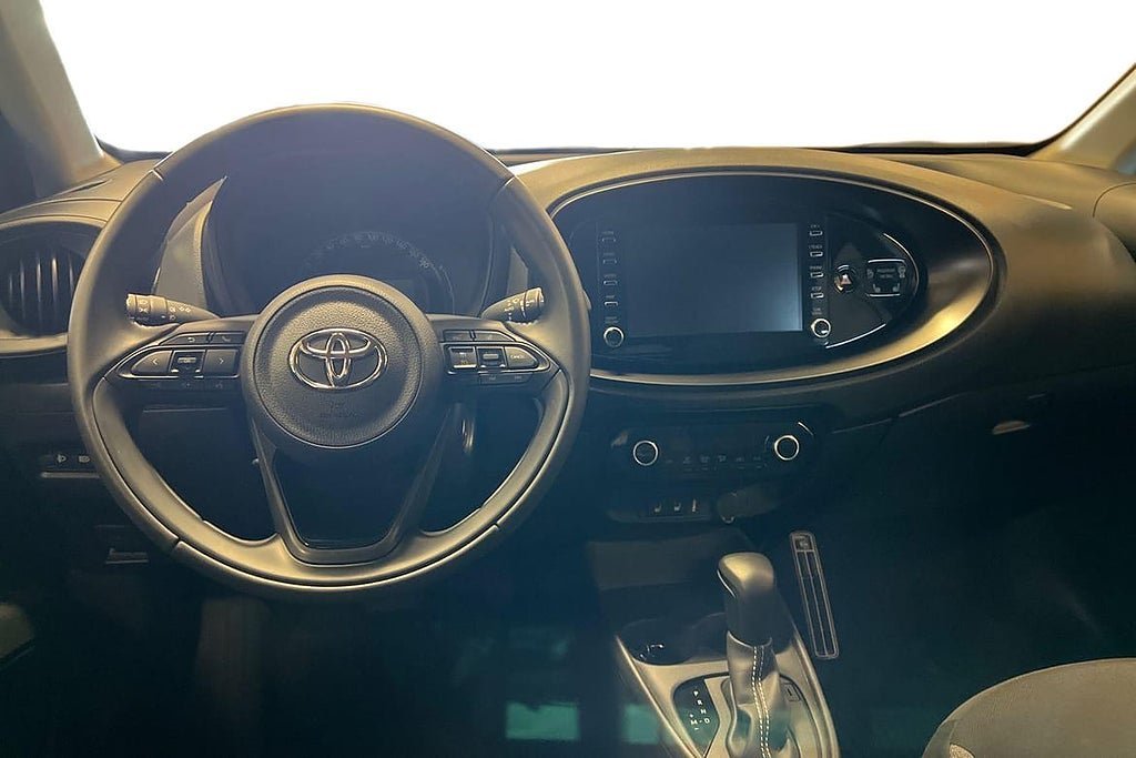 Vehicle Image 10