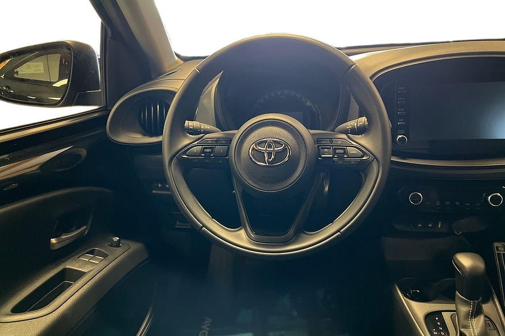 Vehicle Image 11