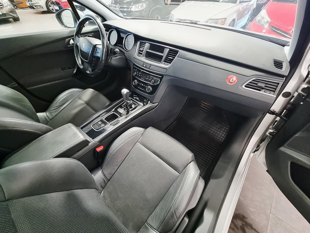 Vehicle Image 16