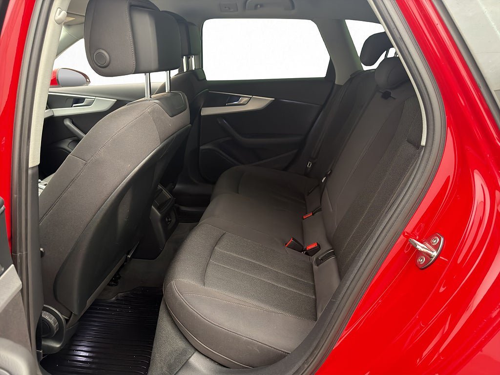 Vehicle Image 25