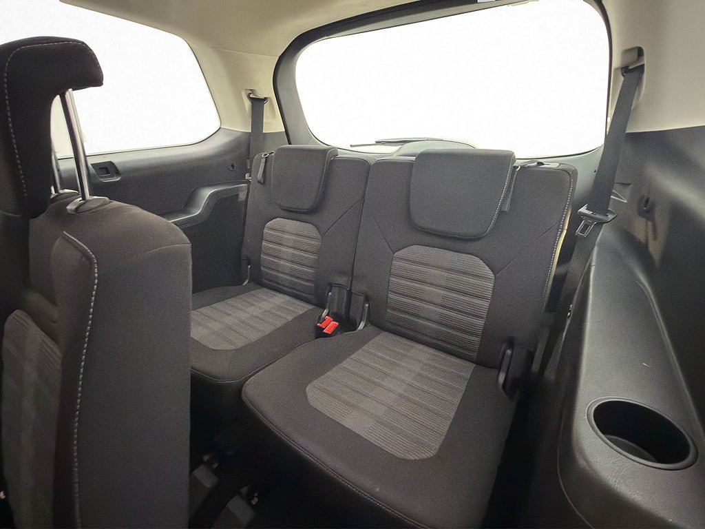 Vehicle Image 25