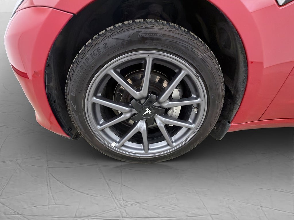 Vehicle Image 25