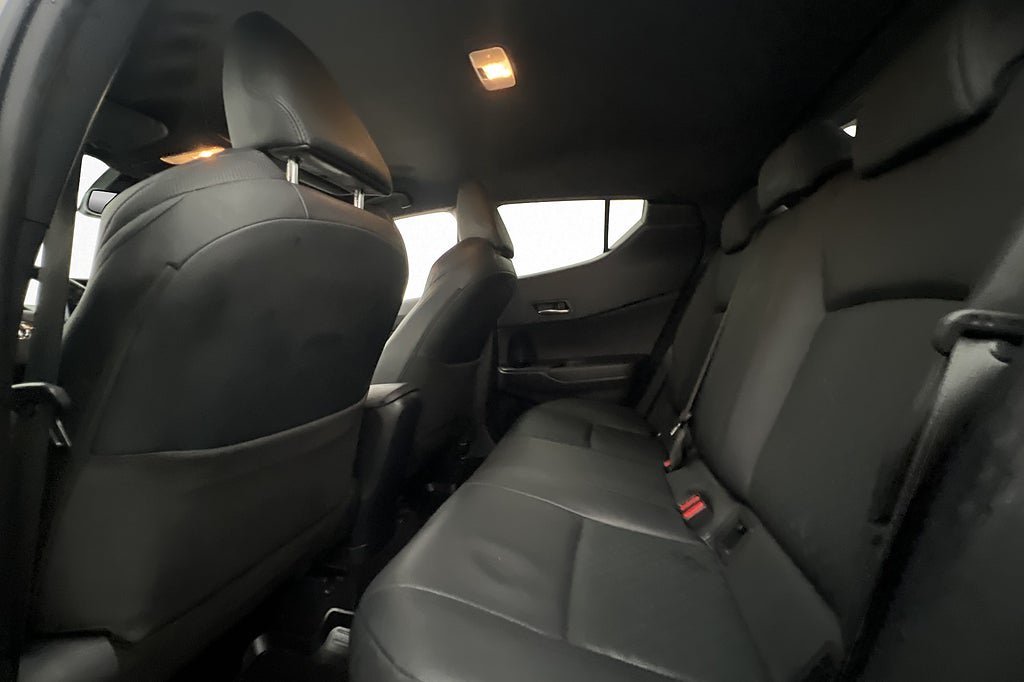 Vehicle Image 25