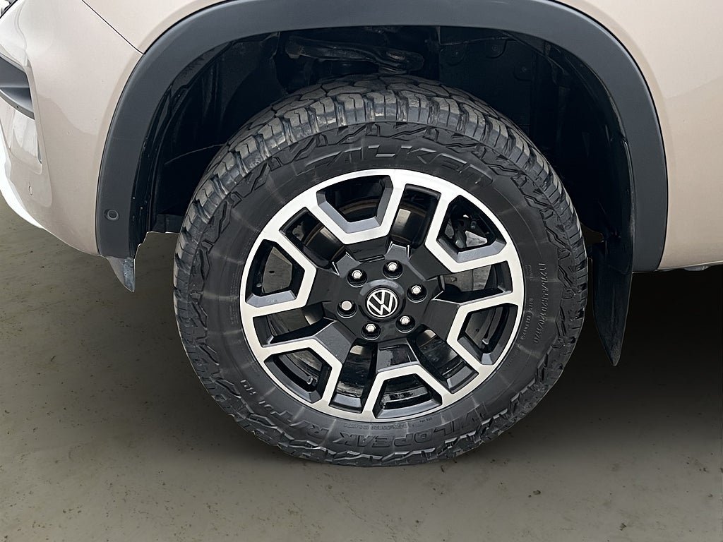 Vehicle Image 32