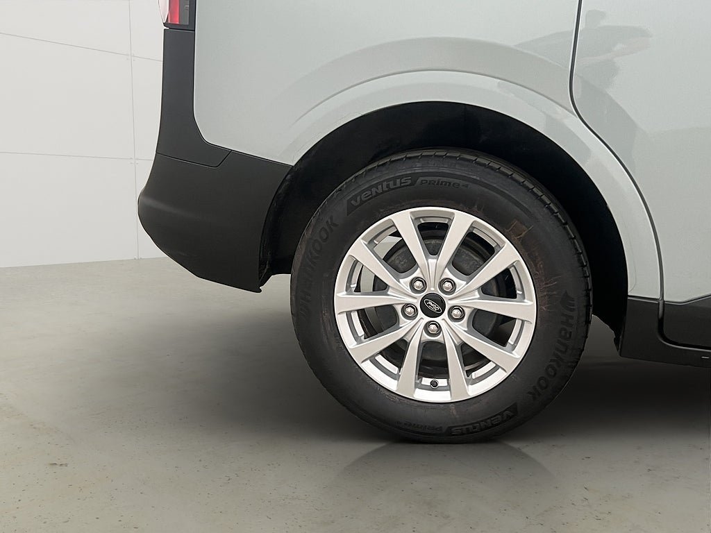 Vehicle Image 32