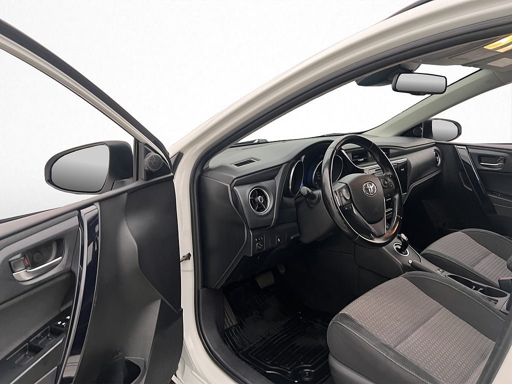 Vehicle Image 10