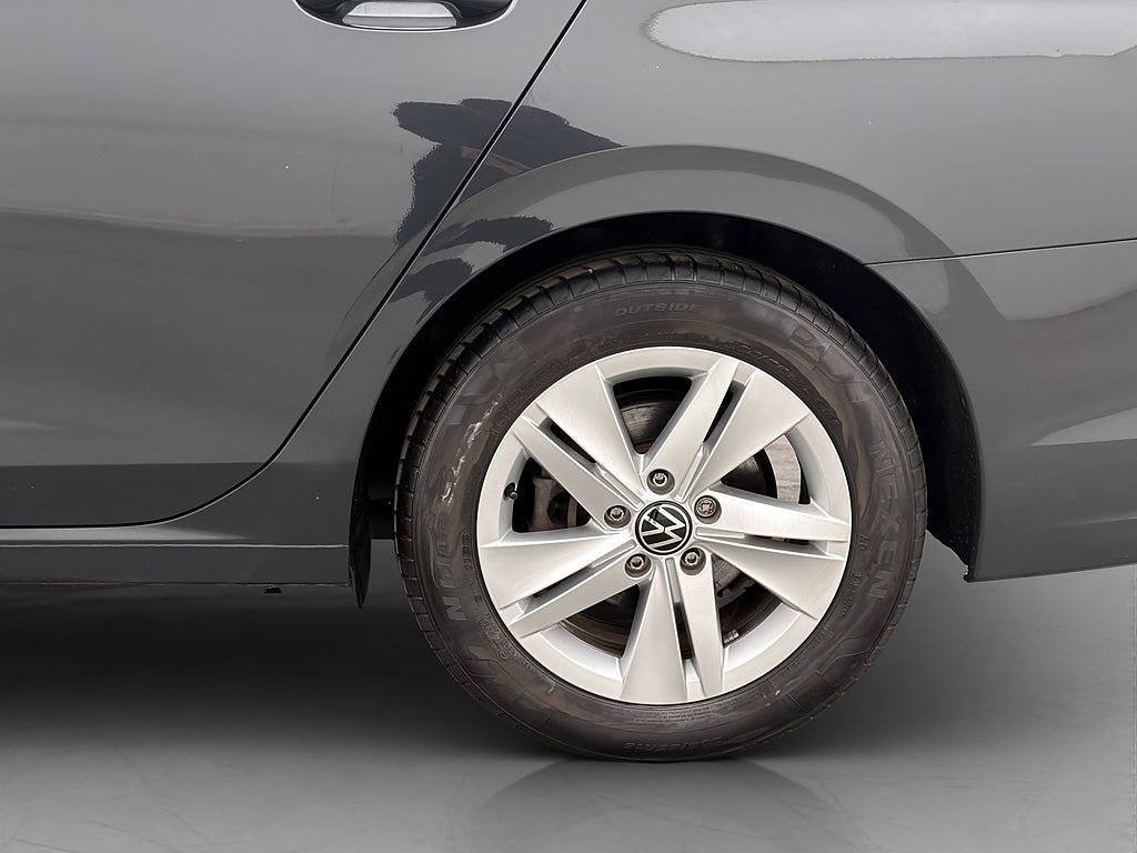 Vehicle Image 30