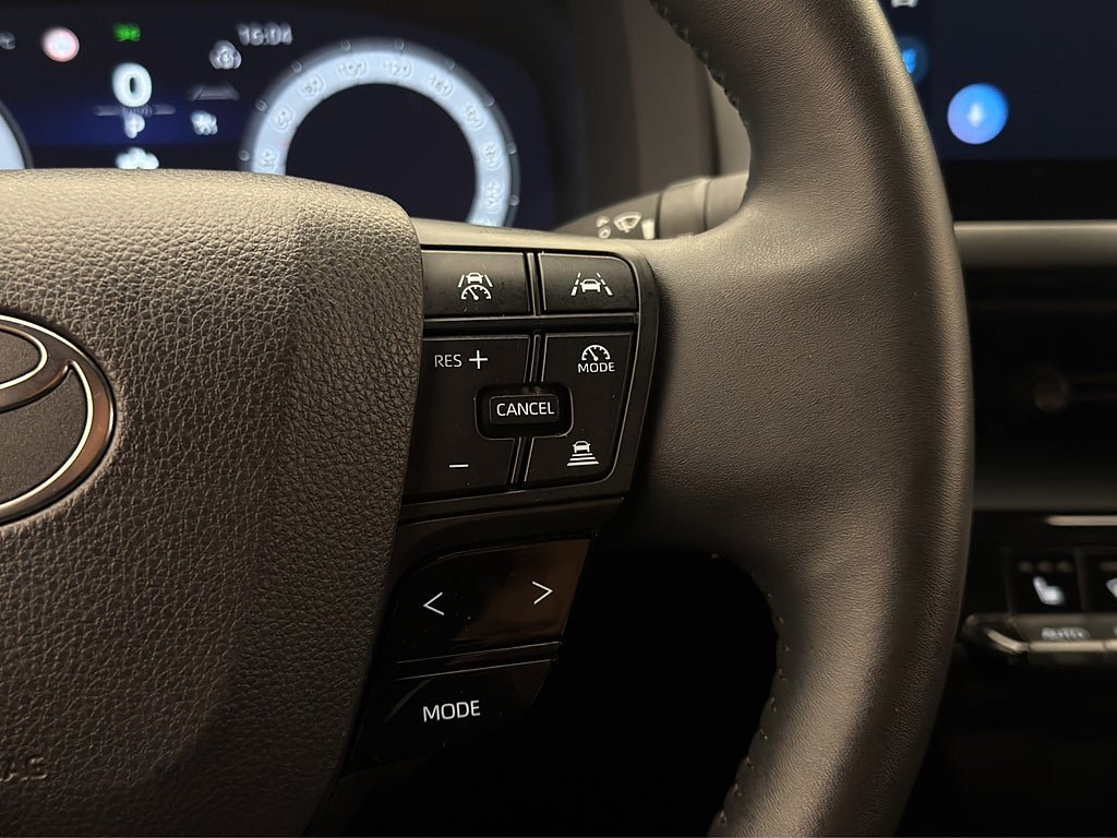Vehicle Image 16