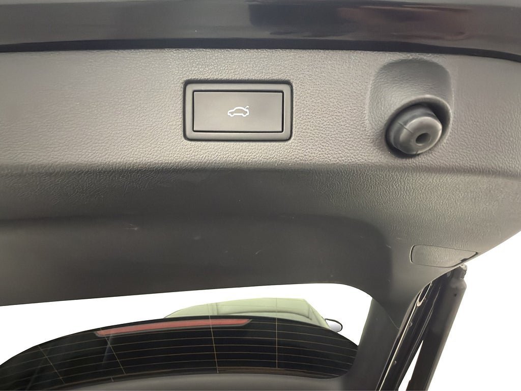 Vehicle Image 28