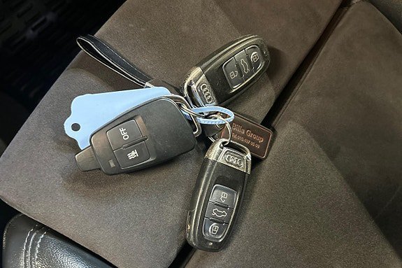 Vehicle Image 25
