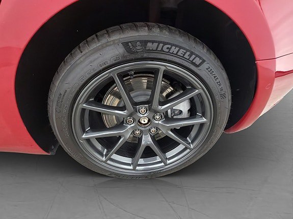Vehicle Image 32