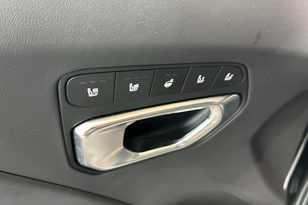 Vehicle Image 23
