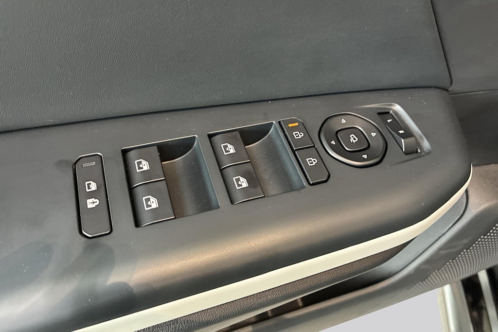 Vehicle Image 24