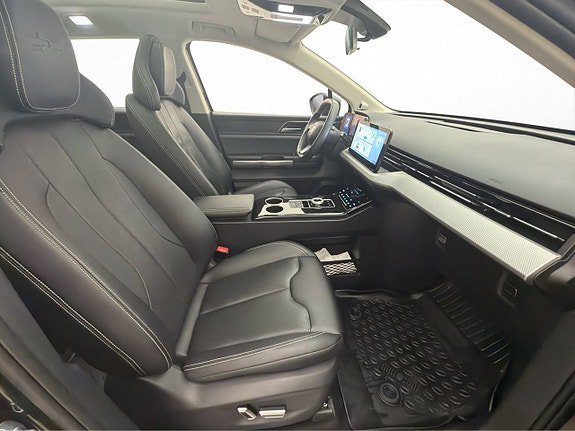Vehicle Image 24