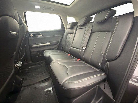 Vehicle Image 25