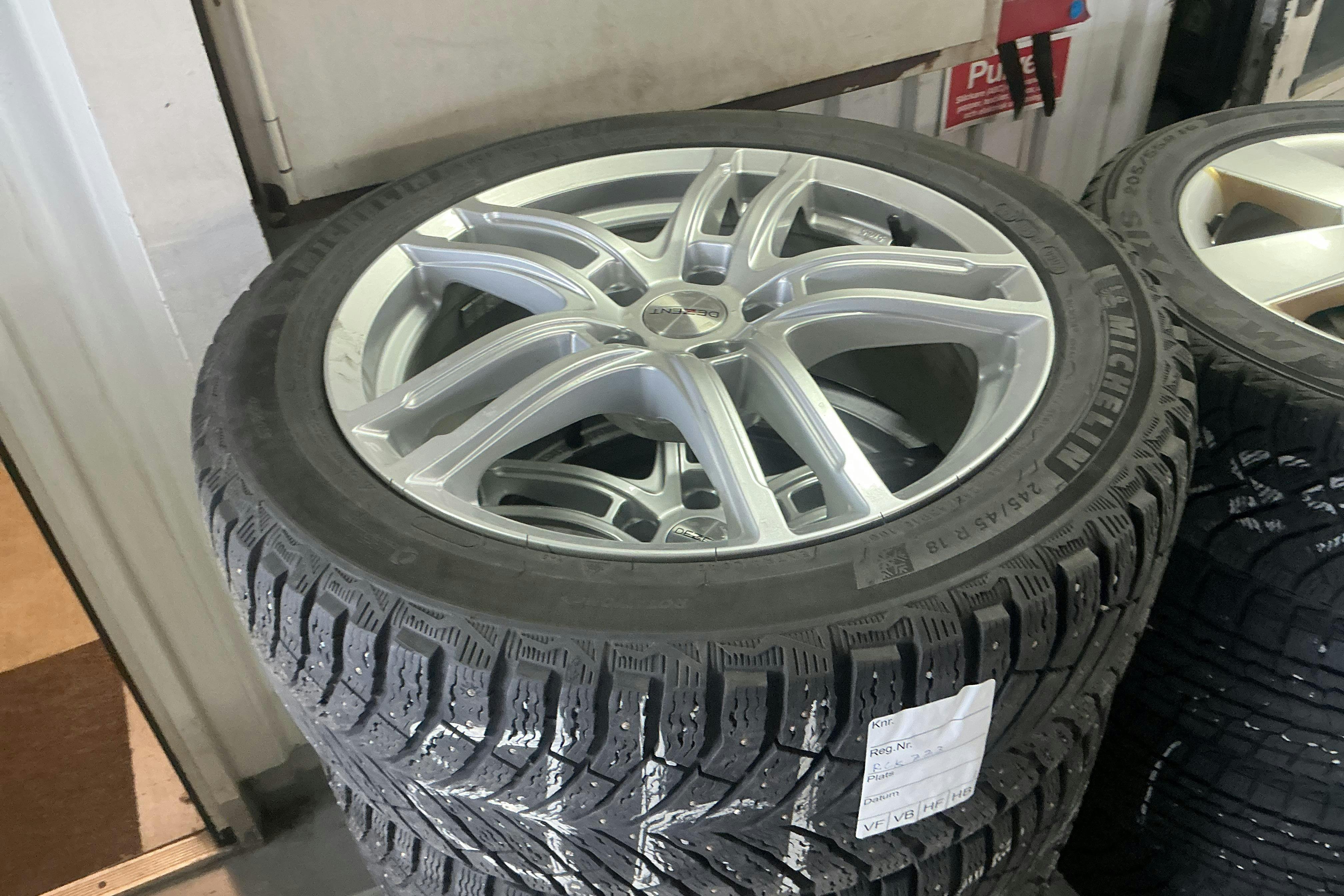Vehicle Image 18