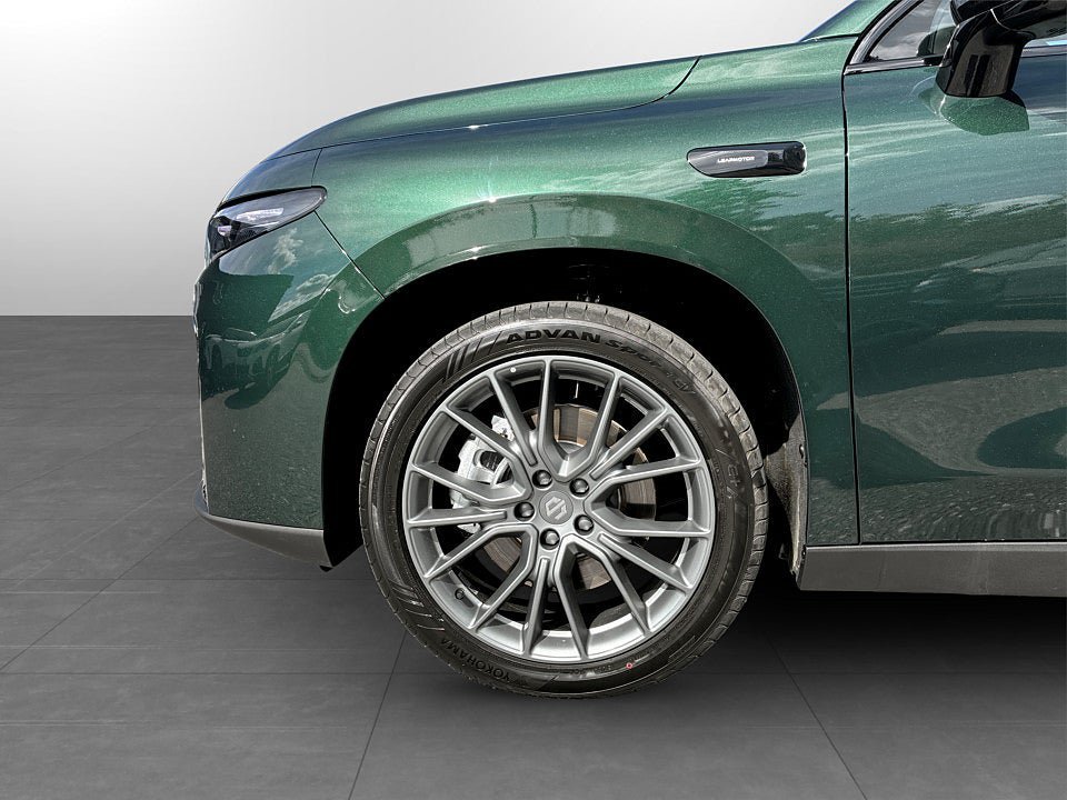 Vehicle Image 9