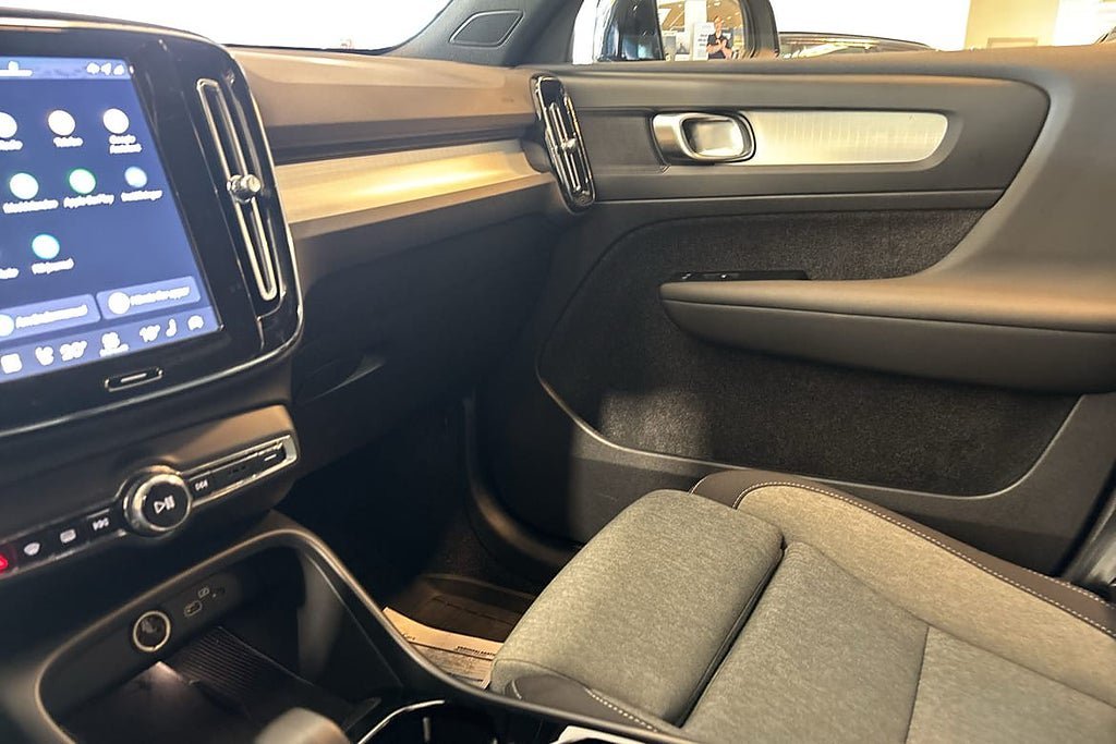 Vehicle Image 37