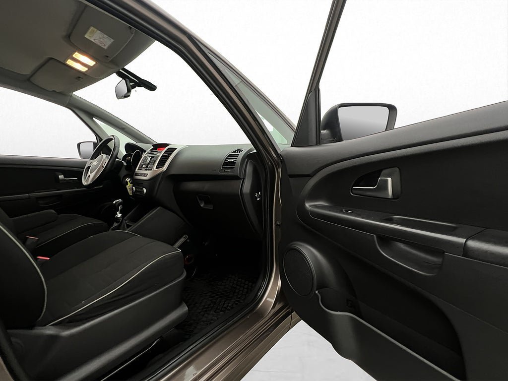 Vehicle Image 12