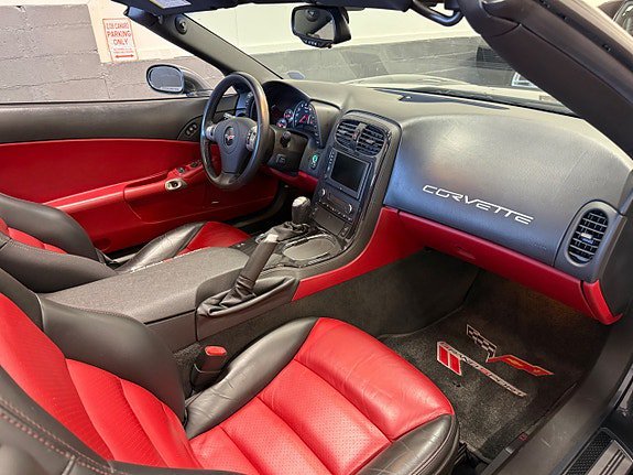 Vehicle Image 32
