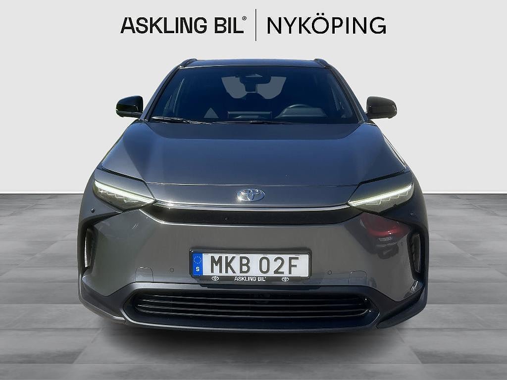 Vehicle Image 5