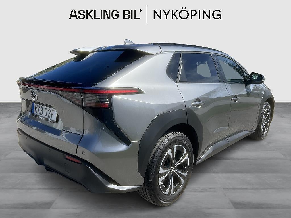 Vehicle Image 11