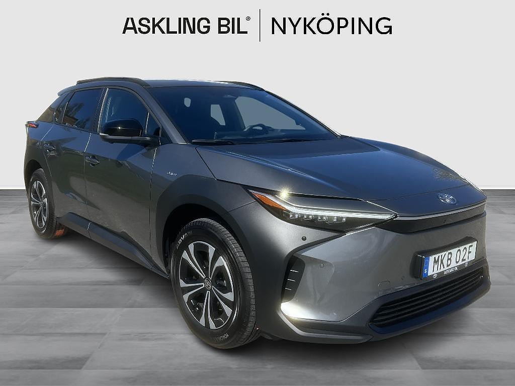 Vehicle Image 12