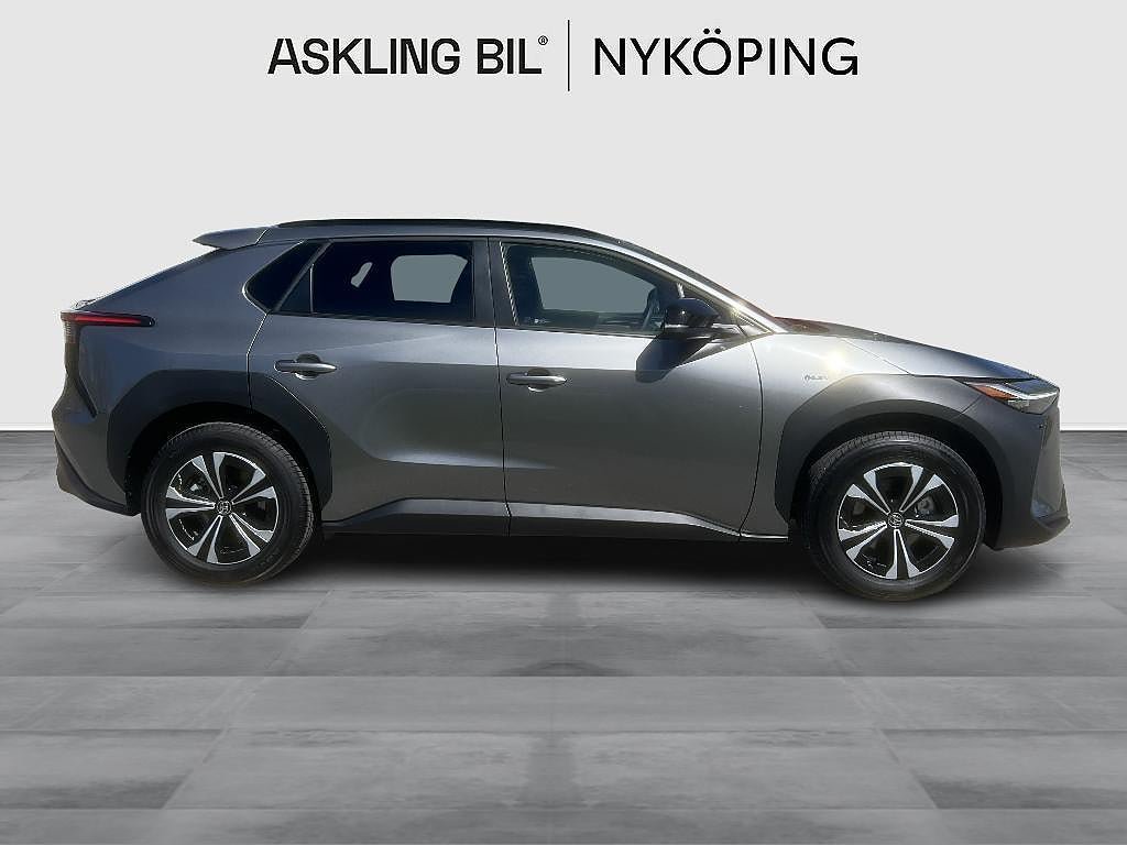 Vehicle Image 13
