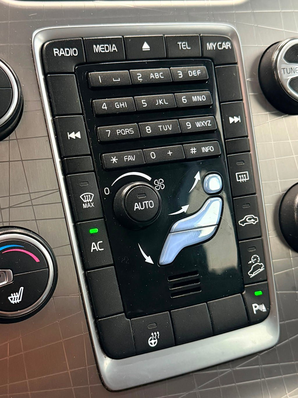 Vehicle Image 18