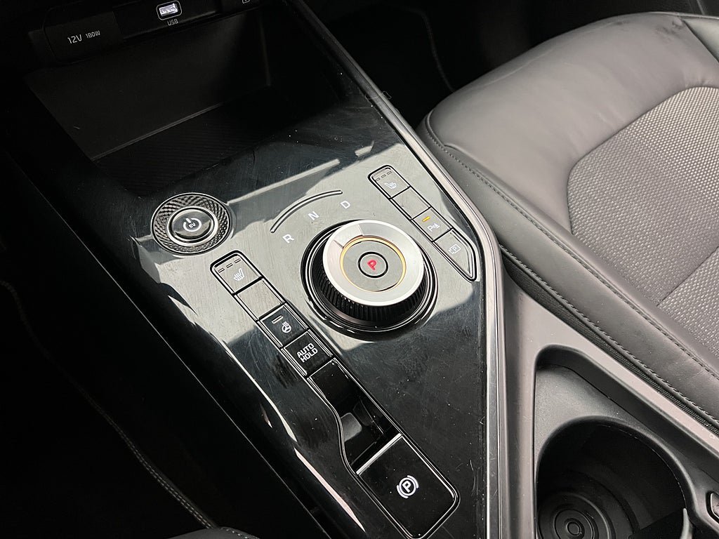 Vehicle Image 25