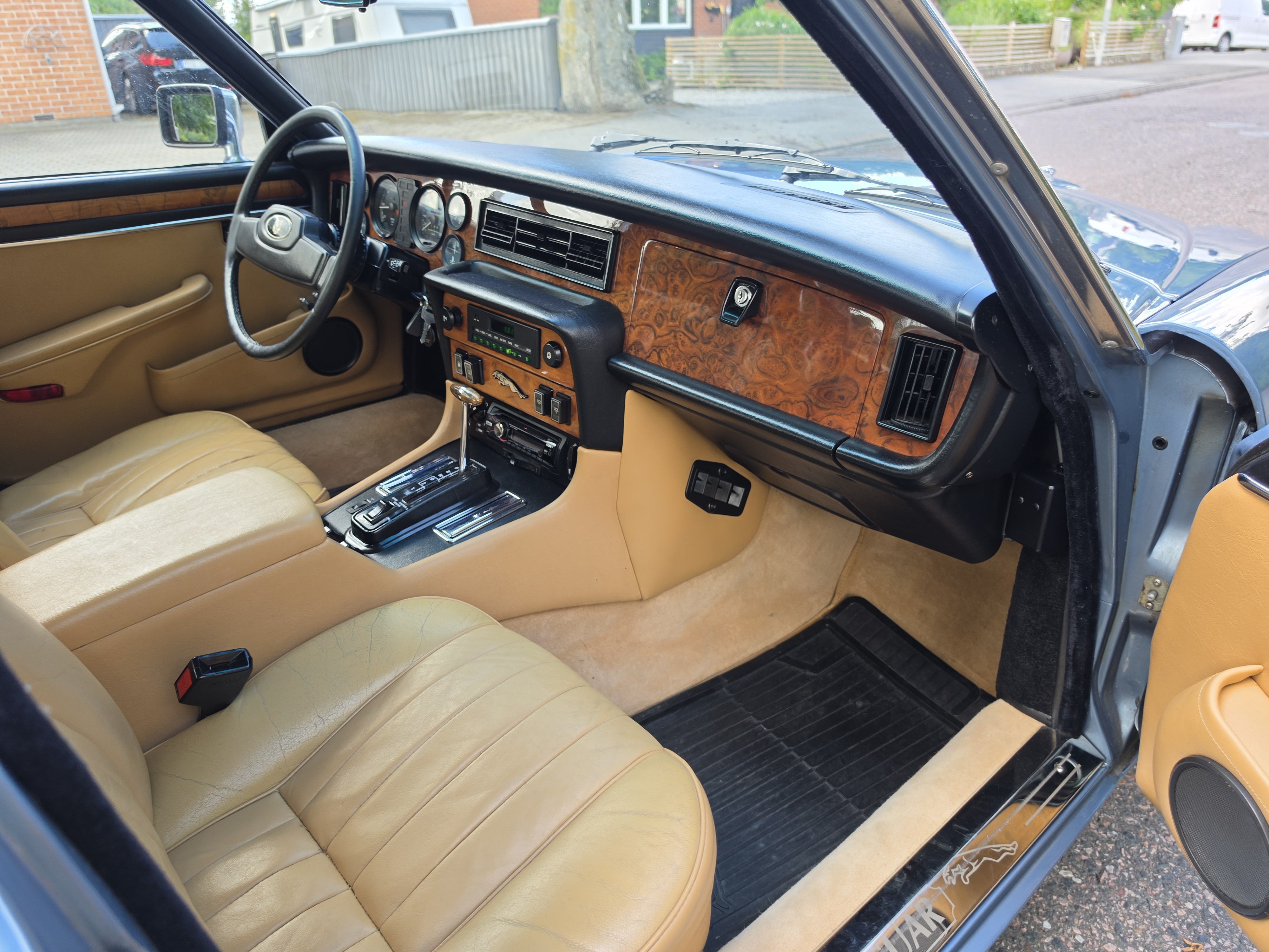 Vehicle Image 28