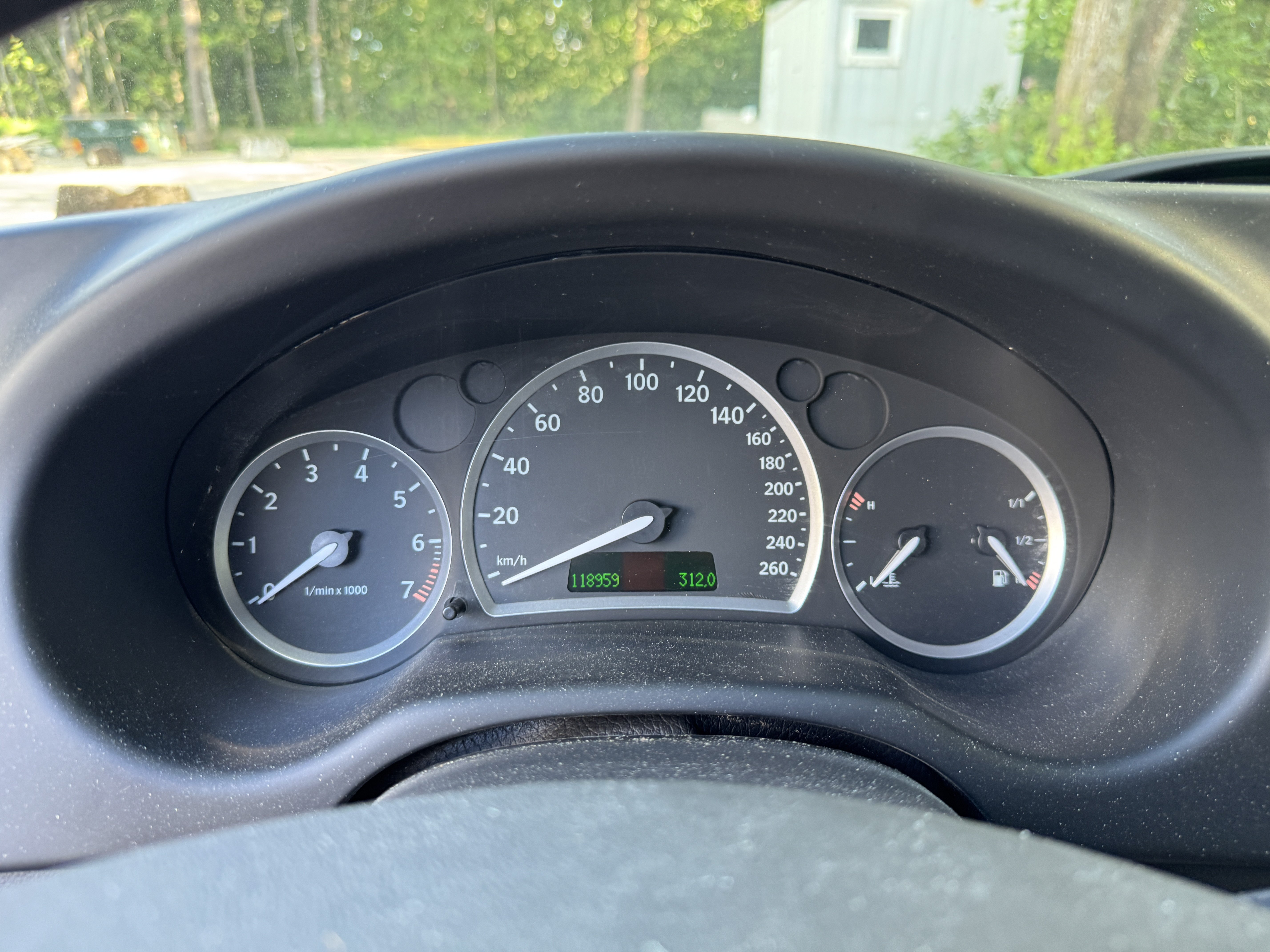 Vehicle Image 32
