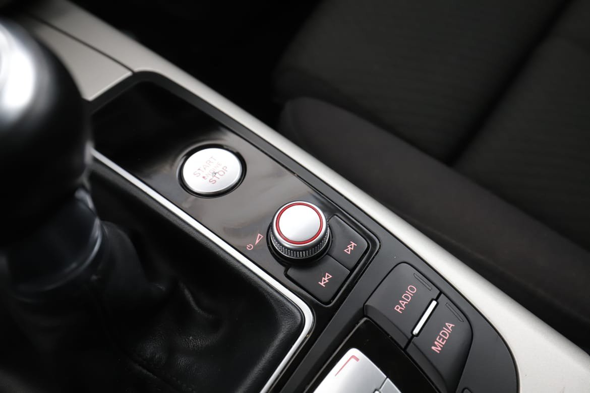 Vehicle Image 25