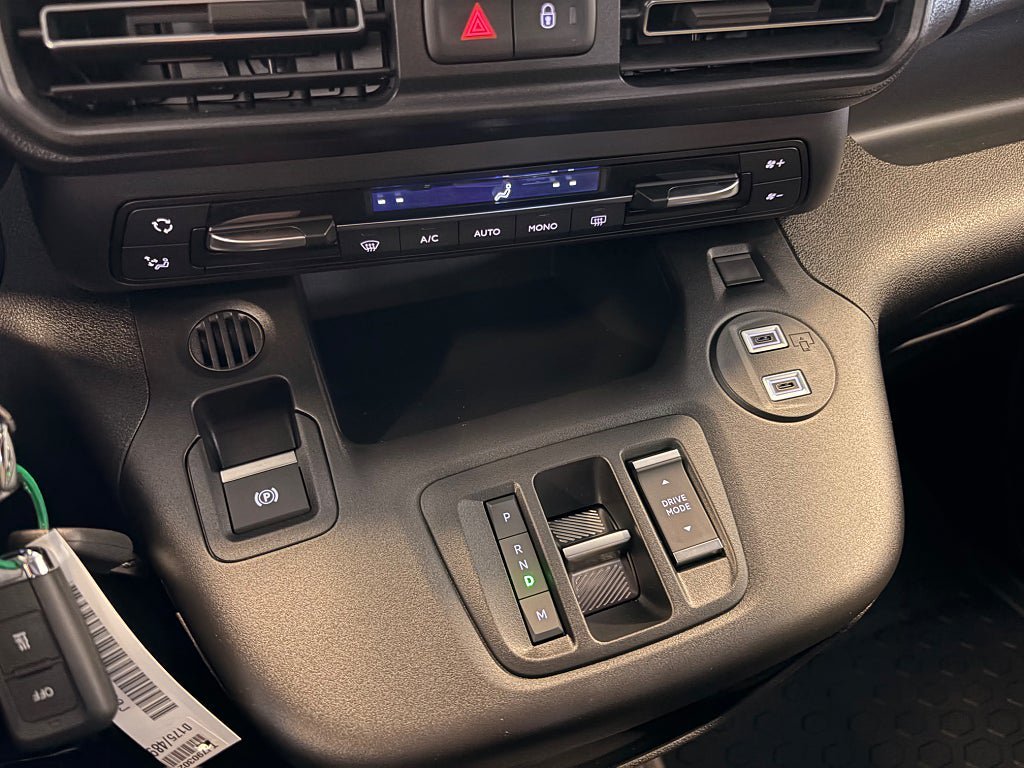 Vehicle Image 13