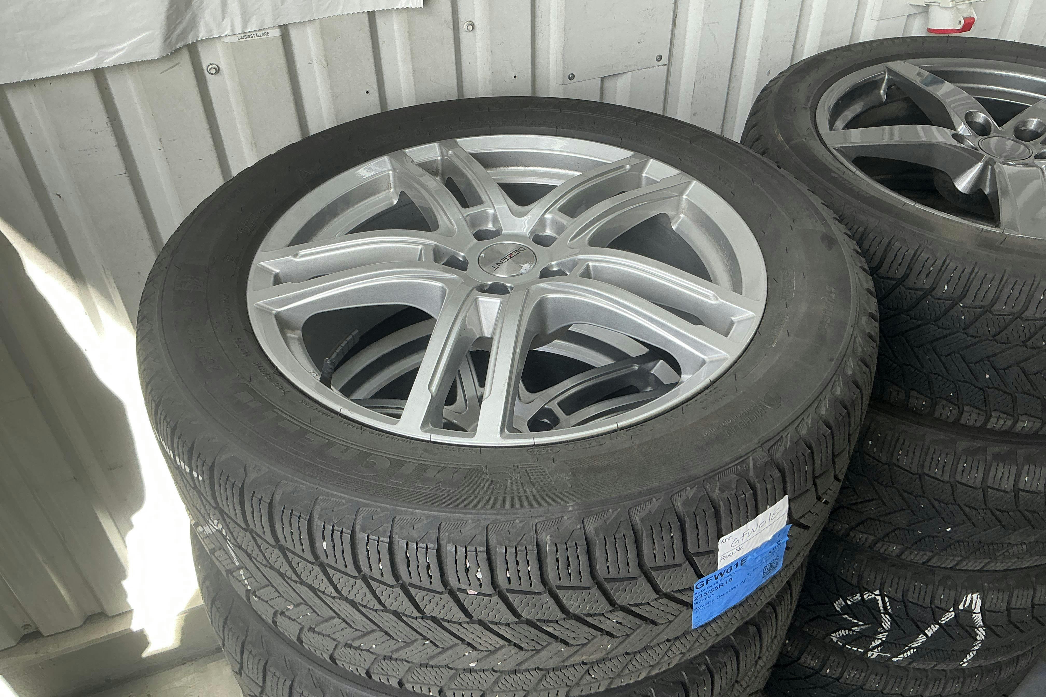 Vehicle Image 18