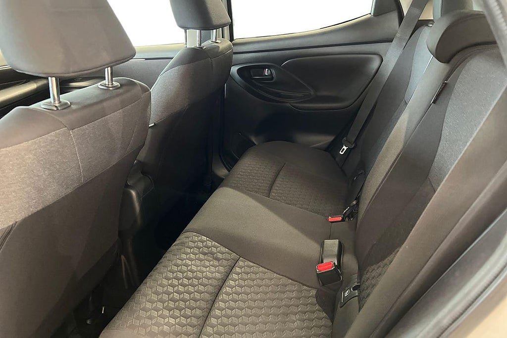 Vehicle Image 13
