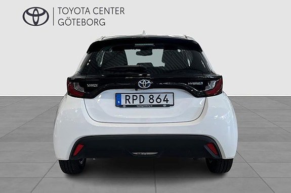 Vehicle Image 6