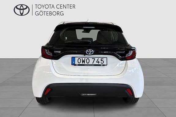 Vehicle Image 6
