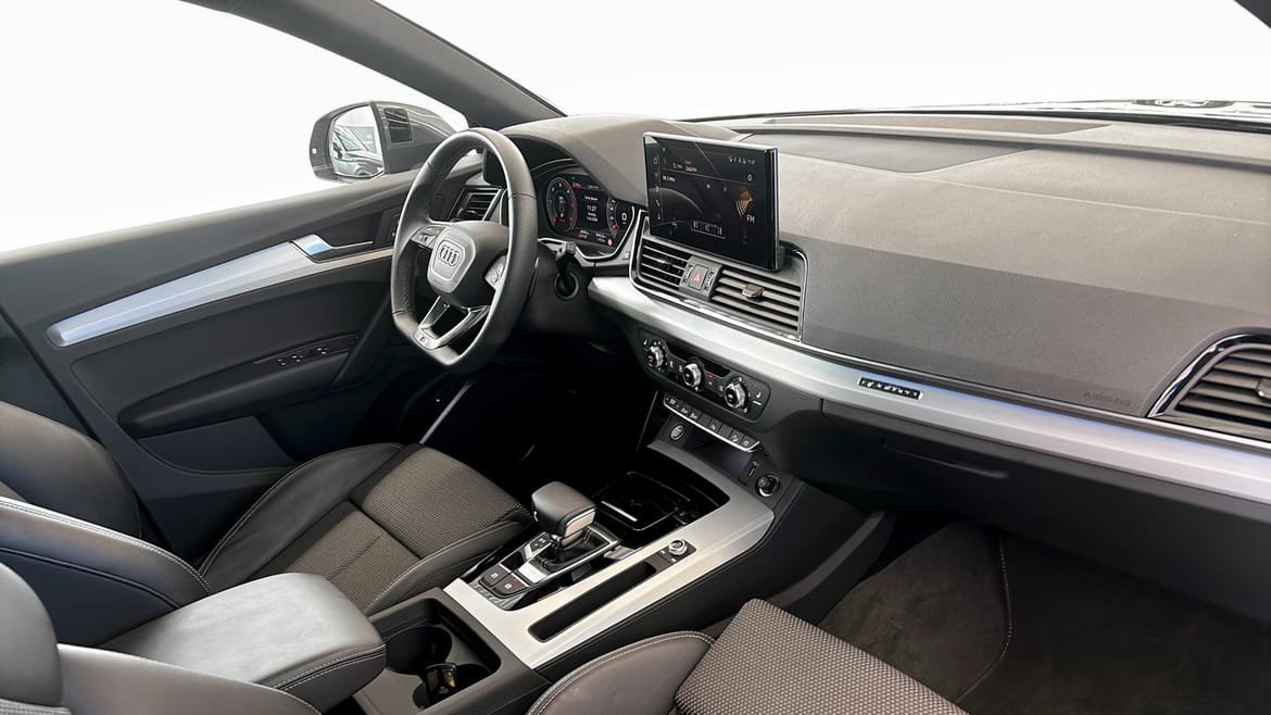 Vehicle Image 11