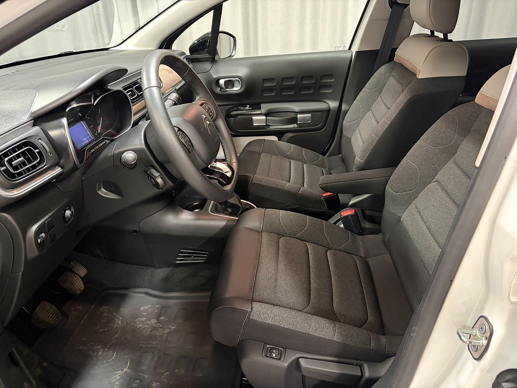 Vehicle Image 7